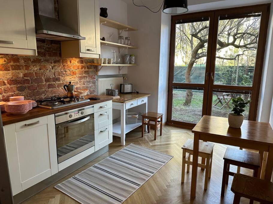 Stary Mokotow, Z Ogrodkiem Apartamento Varsóvia Exterior foto